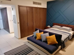 Upgraded studio Next to Metro with Balcony